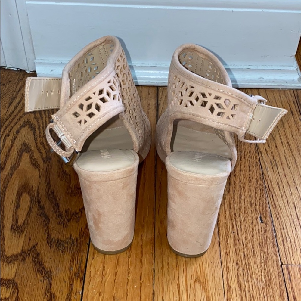 Heels - Picture 4 of 4